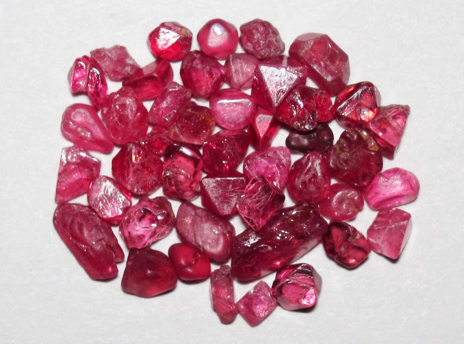 Spinel gemstone mineral specimen — Spinel is a magnesium aluminum oxide mineral, MgAl2O4. Iron (Fe) and nickel (Ni) can substitute for 